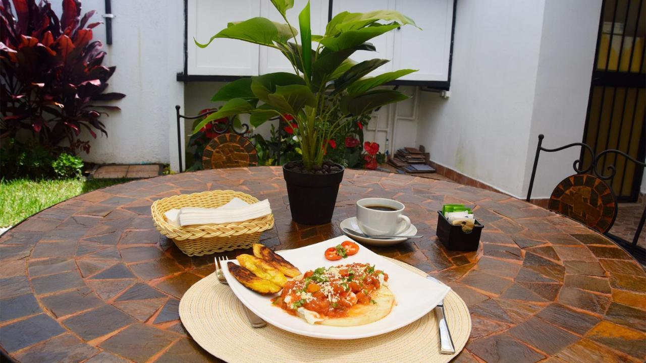 Trebol Amarillo Bed & Breakfast Escazú 외부 사진